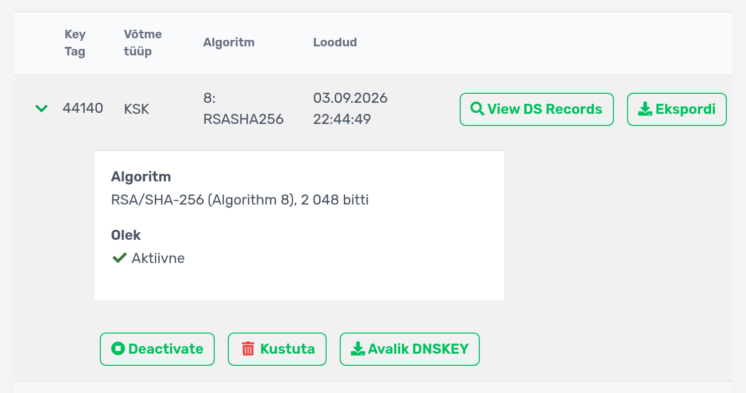 cPaneli DNSSEC-võtmete loend: avatud KSK-võtme real on nupp Avalik DNSKEY